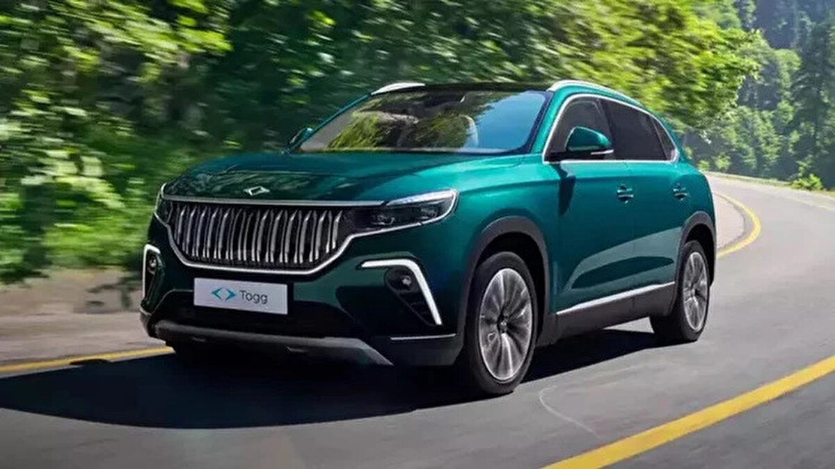 Yapılan bu küçük değişiklik, bazı çevrelerce yaklaşan bir vergi düzenlemesinin sinyali olarak değerlendirildi. Özellikle %10’luk ÖTV diliminde yer alan TOGG T10X modelinin daha yüksek bir vergi oranına geçmesi, araç fiyatlarında ciddi artışlara neden olabilir.