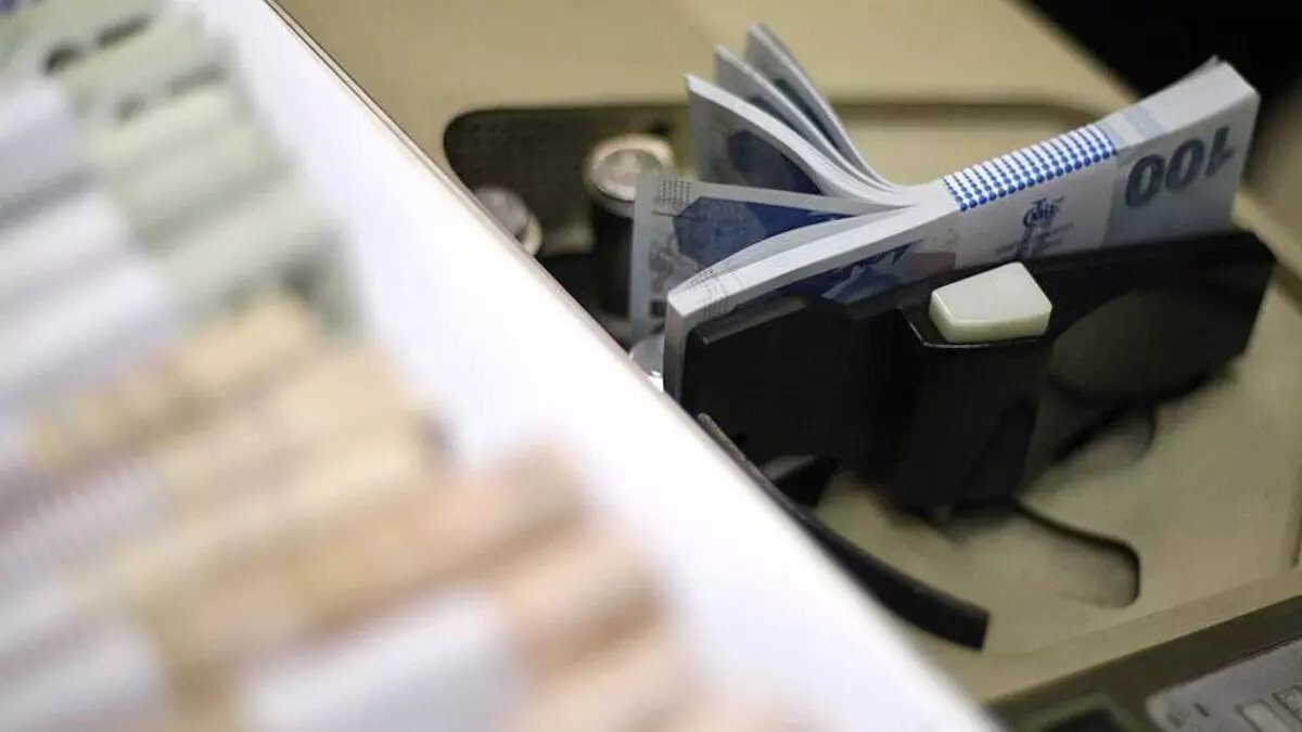 TOBB Başkanı Hisarcıklıoğlu: “KOBİ’lerin Finansmana Erişimi En Büyük Sorun”<br><br>TOBB Başkanı Rifat Hisarcıklıoğlu, KOBİ’lerin en büyük sıkıntısının finansmana ulaşmak olduğunu vurguladı. “KOBİ kredilerinin reel olarak artmaması, firmaların işletme sermayelerini daraltıyor. Bu da ekonomik büyümeyi yavaşlatırken, yüksek enflasyonla mücadeleyi zorlaştırıyor. TOBB, KGF ve bankalar olarak güç birliği yaparak KOBİ’lere nefes olacak bir kredi programını hayata geçiriyoruz.” dedi.