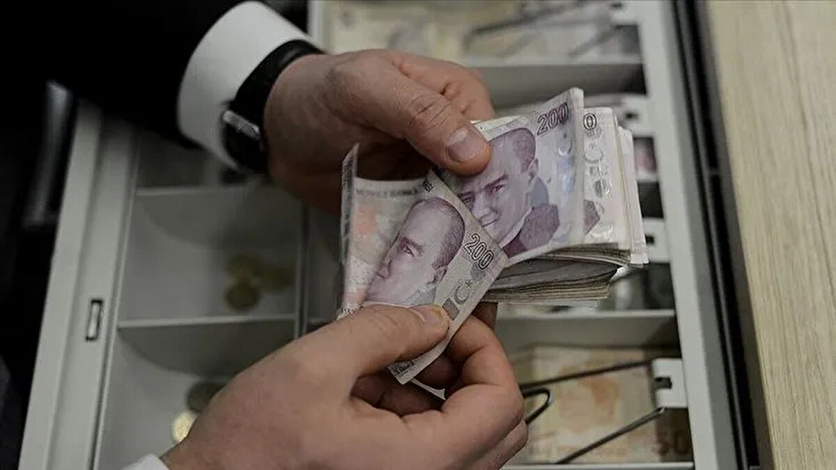 TOBB Nefes Kredisi ile KOBİ’ler İçin Finansman Kapısı Aralanıyor<br><br>Türkiye ekonomisinin can damarı olan KOBİ’lerin finansmana erişimini kolaylaştırmak amacıyla tasarlanan TOBB Nefes Kredisi, özellikle likidite sorunları yaşayan işletmeler için büyük fırsat sunuyor. 8-9 Temmuz’da başlayacak başvurular, ekonomideki hareketliliği artırarak KOBİ’lerin büyümesini destekleyecek.<br><br>KOBİ’ler, TOBB ve KGF iş birliğiyle sunulan bu avantajlı kredi imkânından faydalanarak hem faaliyetlerini sürdürebilecek hem de yatırımlarını hızlandırabilecek.