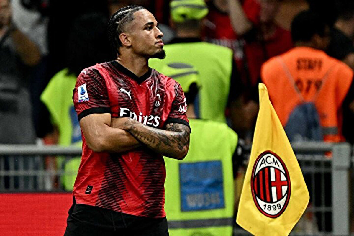 Milan, Okafor için kiralama tekliflerine kapıyı kapatırken, 25 yaşındaki sol kanadı bonservisiyle satmayı planlıyor ve 10 milyon euro bonservis istiyor. Okafor için bonservis ödemeye hazır olan sarı-lacivertliler, oyuncu ve menajeriyle de temasa geçti. <br>