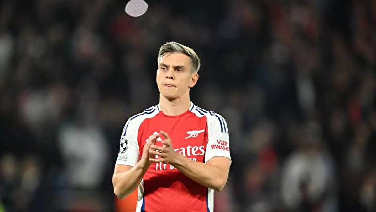 Trossard, Arsenal ile geçen sezon 56 maçta forma giydi ve 10 gol 10 asistlik performans sergiledi.