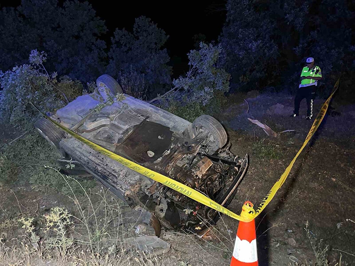 Kaza, Ankara-Uşak karayolu Gedikler köyü yakınlarında meydana geldi.