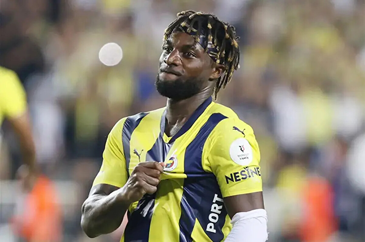 "Bir taraftar olarak hislerinizi anlıyorum ve bunun "Fenerbahçe kazanmak için hile yapıyor" şeklinde yorumlanmasını istemiyorum. Bu benim görüşüm değildi. Ben kulüp etrafındaki "yöntemlerden" bahsediyordum. Kulübe, taraftarlarına ve ayrıca neler yaşadığımı gören ve her zaman yanımda olan Acun'a karşı derin bir saygım var.<br>