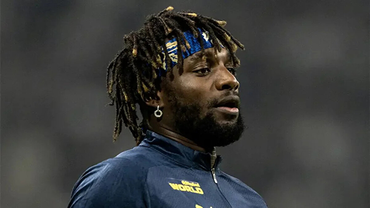 Bu zor anlarımda yanımda olan, konuyla hiçbir alakası olmayan herkese teşekkür etmeyi unutmadım ve unutmuyorum. Fenerbahçe ve taraftarlar, siz her zaman kalbimde kalacaksınız."<br>