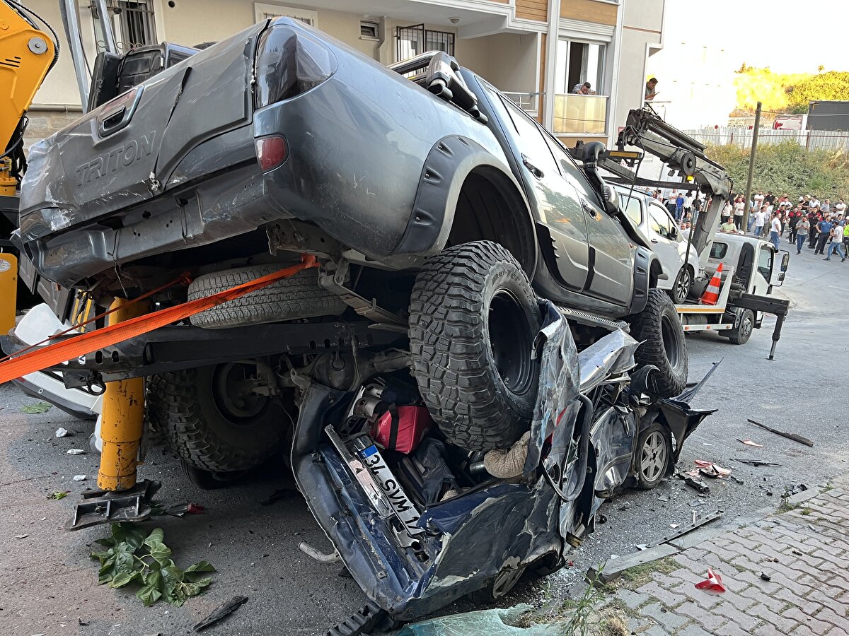 Güvenlik önlemi alan polis ekipleri, bölgede bir süre çalışma yaptı.