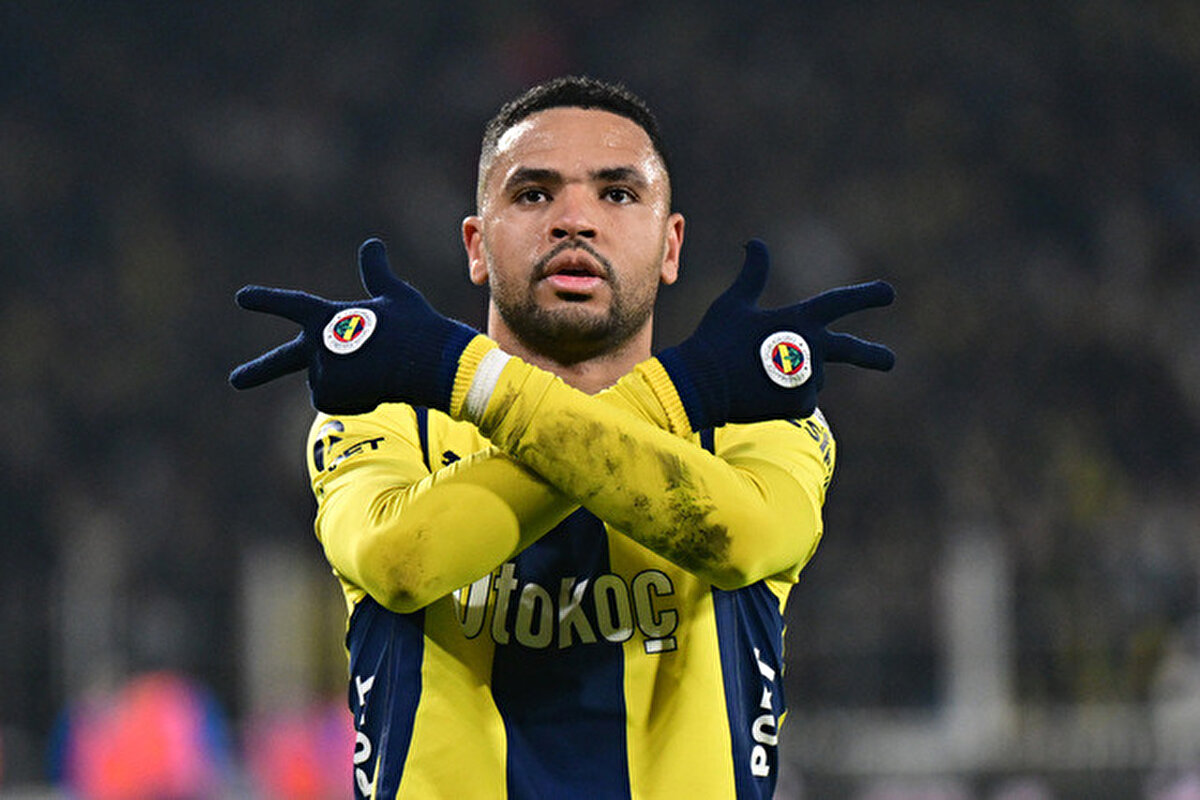 Jhon Duran’ı İstanbul’a getiren Fenerbahçe, Kolombiyalı futbolcuyla kısa süre içerisinde resmi sözleşme imzalamayı hedefliyor.<br><br>