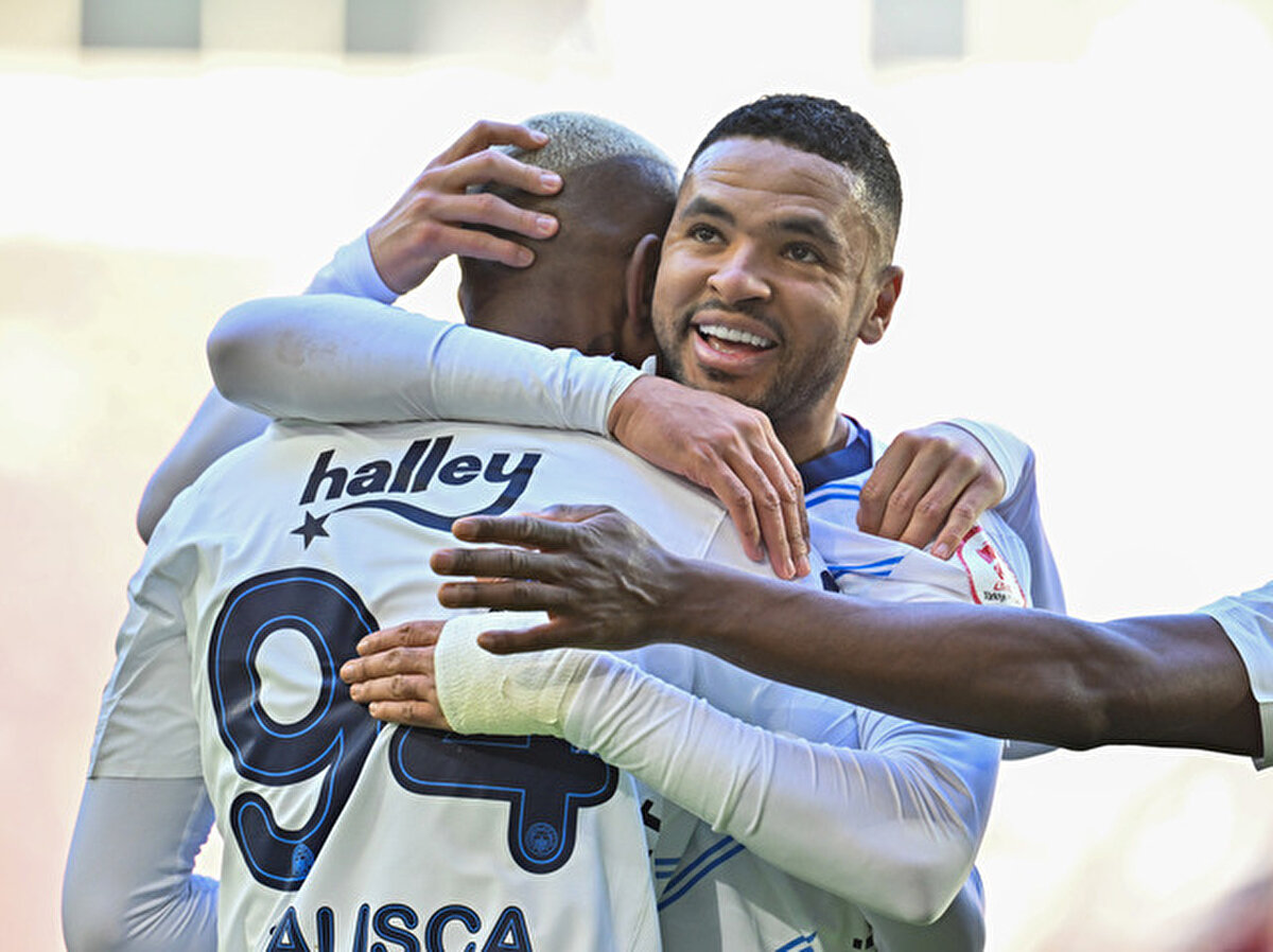 Sarı lacivertlilerin, astronomik bir teklif gelmemesi halinde Faslı futbolcuyu yeni sezon planlamasında düşündüğü öğrenildi.<br><br>