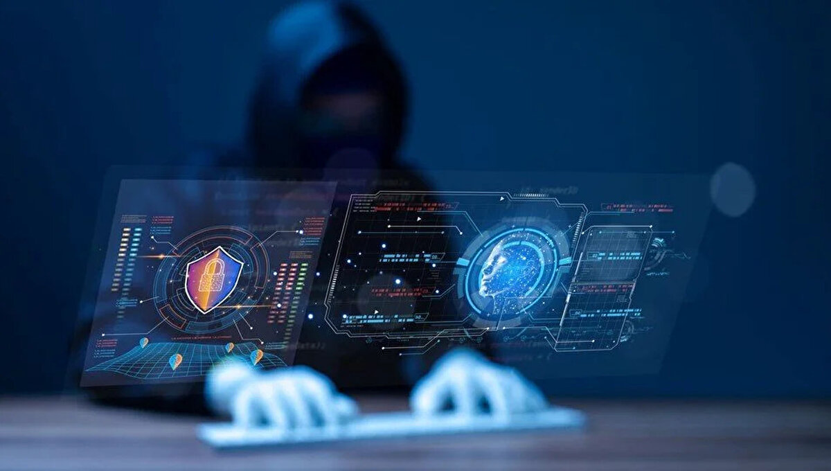 Dolandırıcılar bu hataları fırsata çeviriyor<br><br>Netcraft Tehdit Araştırmaları Bölüm Başkanı Rob Duncan, bu yanlış yönlendirmelerin siber suçlulara büyük bir alan sunduğunu belirtiyor. Dolandırıcılar, sohbet botlarının vereceği hatalı adresleri önceden hazırlayıp sahte siteler kurarak kullanıcıları tuzağa düşürebiliyor. Özellikle bankacılık, e-ticaret ve resmi kurumlarla ilgili sahte sayfalar üzerinden kimlik avı saldırıları artış gösteriyor.