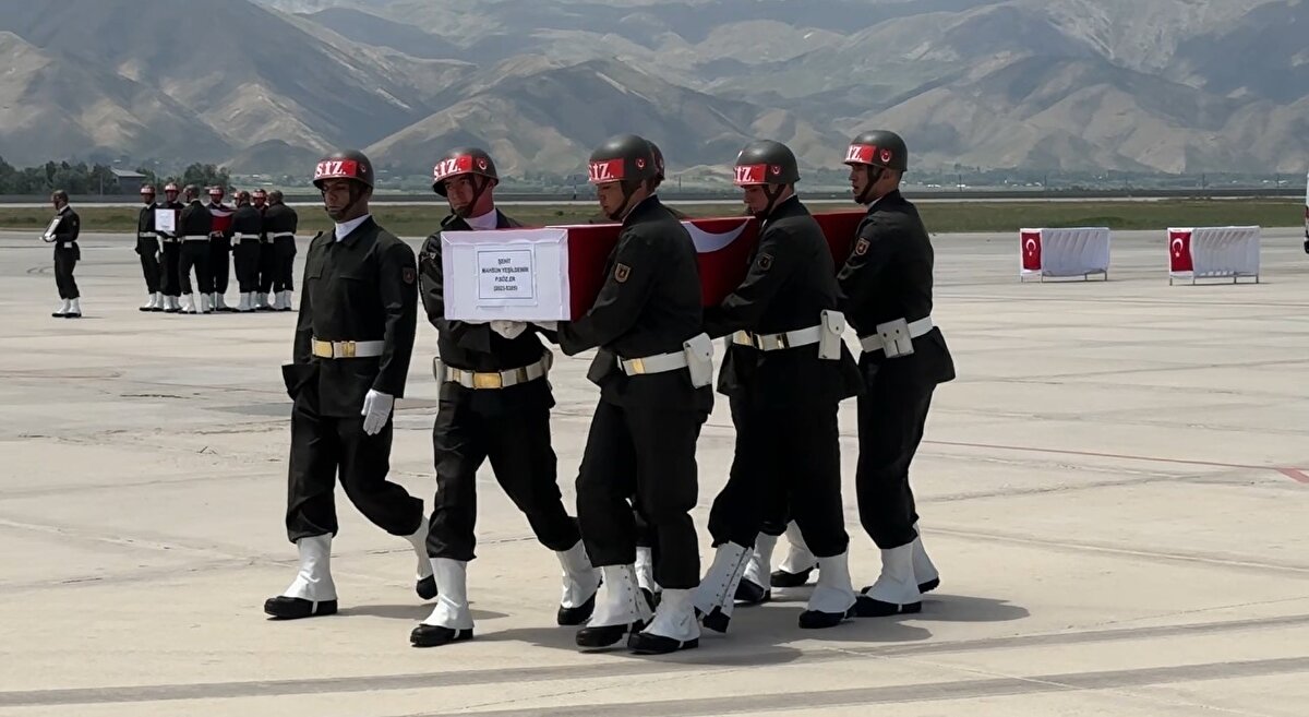 6 Temmuz 2025 tarihinde Pençe-Kilit Harekâtı bölgesindeki 852 Rakımlı Tepe’de bölücü terör örgütü mensupları tarafından kullanılan bir mağarada icra edilen arama tarama faaliyetinde metan gazından etkilenerek şehit olan askerler için Hakkari’nin Yüksekova ilçesindeki Selahaddin Eyyubi Havalimanında uğurlama töreni düzenlendi.