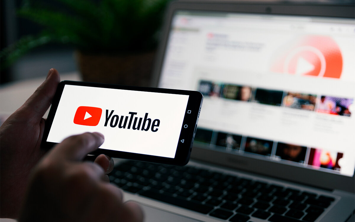 YouTube, 15 Temmuz 2025 tarihinden itibaren para kazanma politikasında önemli bir güncellemeye gidiyor. Yapılan açıklamaya göre, “seri üretim” ve “tekrarlayan” içerikler barındıran kanallar YouTube İş Ortaklığı Programı’ndan çıkarılacak. Bu da söz konusu kanalların reklam geliri elde edemeyeceği anlamına geliyor.