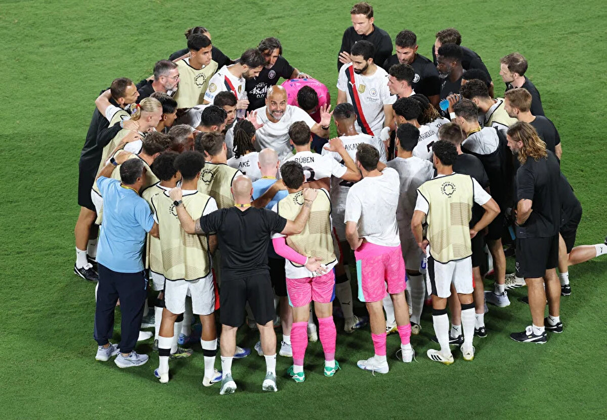 İngiltere Premier Lig'de sezonun sona ermesinin ardından FIFA Kulüpler Dünya Kupası'nda da mücadele eden Manchester City Al Hilal'e elendi.<br>