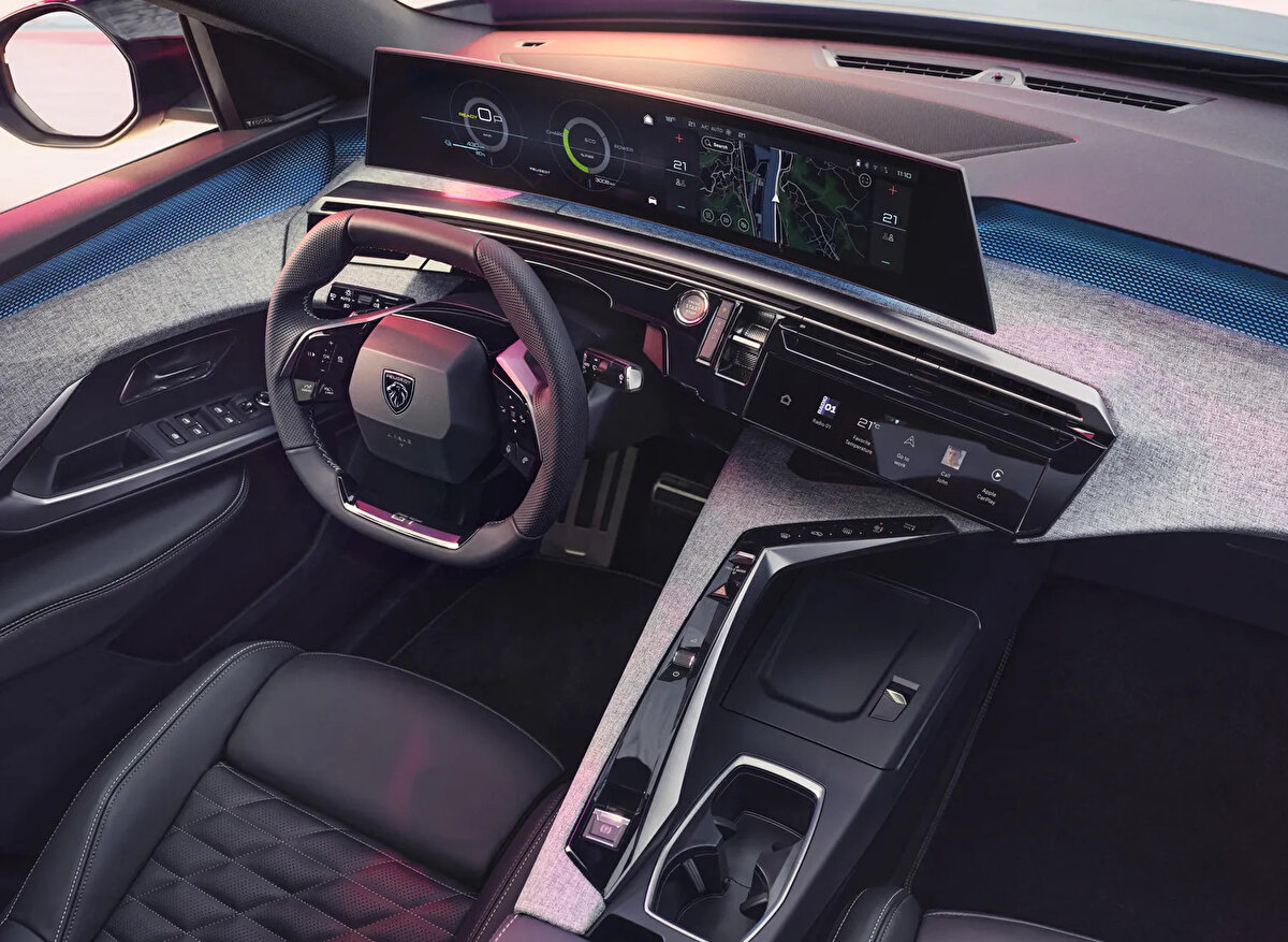 Ön siparişler başladı: Lansmana özel fiyat 2.110.000 TL<br><br>Peugeot Türkiye Marka Direktörü Gupse Kaplan’ın açıklamasına göre, yeni Peugeot 3008 PHEV, 1.6 litrelik turbo benzinli motor ve elektrik motorunun birleşimiyle toplamda 195 beygir güç ve 350 Nm tork sunuyor. Modelin Allure ve GT olmak üzere iki farklı versiyonu olacak. Lansmana özel olarak Allure donanımı, 2 milyon 110 bin TL’den ön satışa sunuldu. Temmuz ve ağustos aylarında ön siparişler alınmaya başlandı.