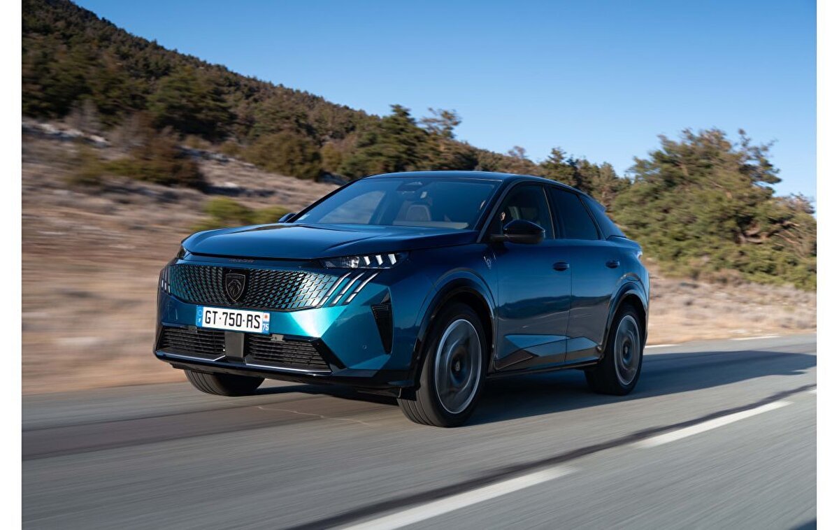 Türkiye pazarı için büyük adım<br><br>Peugeot’nun %30 ÖTV avantajlı yeni hibrit atağı, Türkiye’deki çevreci otomobil trendine güçlü bir katkı sunacak. Özellikle yakıt tasarrufu, düşük emisyon ve vergi avantajı gibi kriterler hibrit 3008’i geniş kitleler için cazip hale getiriyor.