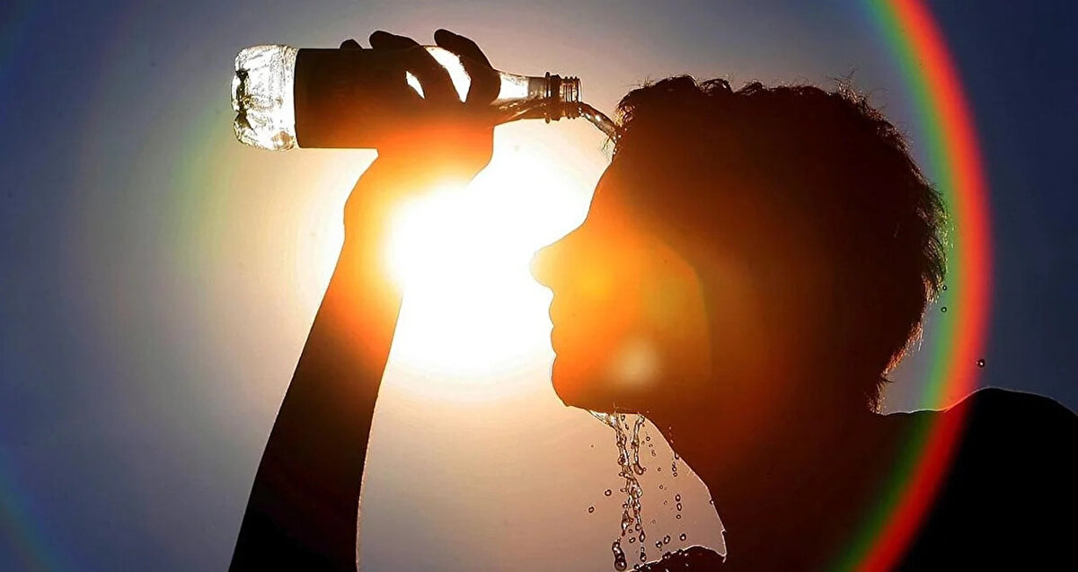 Bugün öğle saatlerinden sonra Kars, Ardahan ve Artvin çevreleri ile Trabzon ve Rize'nin iç kesimlerinin sağanak ve gök gürültülü sağanak yağışlı olması bekleniyor.