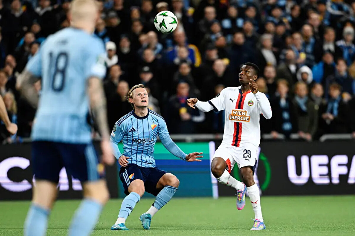 Djurgården'ın sportif direktörü Bosse Andersson, konuyla ilgili önemli açıklamalarda bulundu. Andersson, kulübün Norveçli yıldız oyuncusu Tobias Gulliksen'in satışı için son görüşmeleri yaptığını doğruladı. <br>