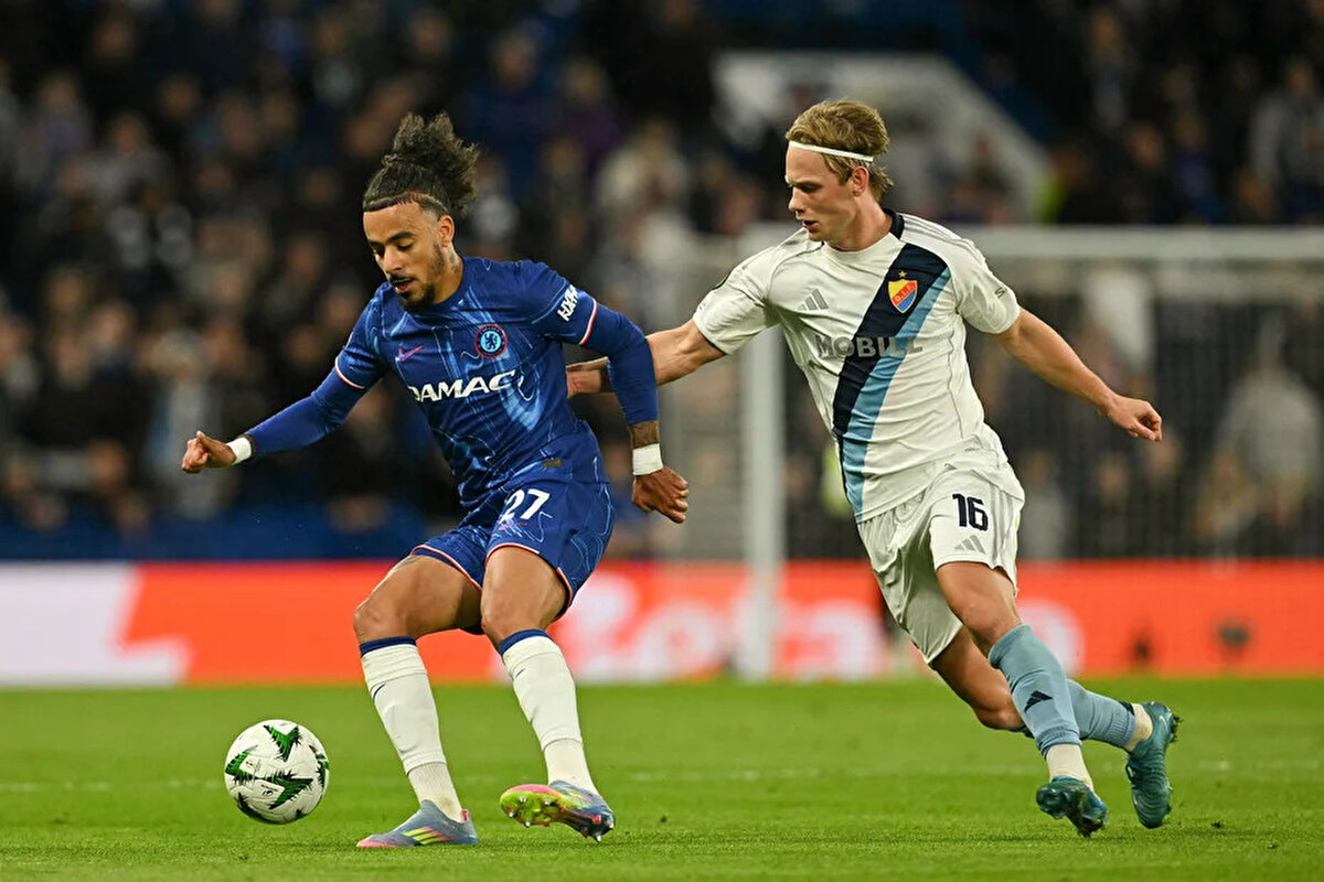 Bu takımın Beşiktaş olduğu ve Gulliksen için en iyi teklifi siyah-beyazlıların sunduğu aktarıldı. Gulliksen'e göre bu haftaki maç, onun Djurgarden formasıyla son maçı olacak çünkü salı günü transfer penceresi açılıyor. Genç yaşta gösterdiği performansla dikkat çeken Tobias Gulliksen, özellikle Avrupa Kupaları'nda yıldızlaşmıştı. On numara pozisyonunda görev yapan 21 yaşındaki oyuncu, Norveç Milli Takımı'nın tüm alt yaş kategorilerinde de forma giydi.<br>