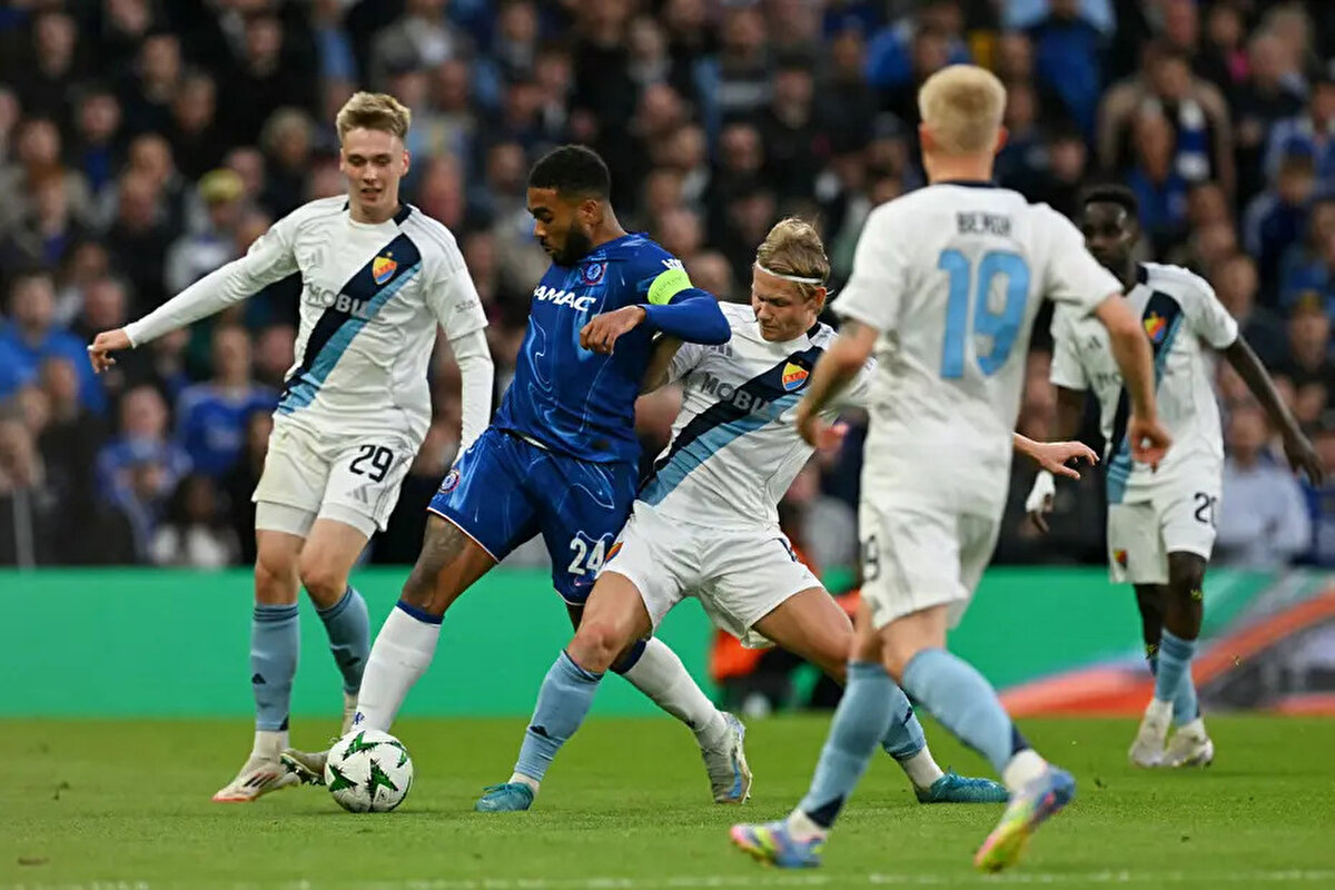 Andersson, "Tobias Gulliksen için üç somut teklif var. Yurt dışından bir kulüp, transfer penceresi henüz açılmadığı için saygı gösterdi ve önümüzdeki günlerde onlarla bir transfer görüşmesi yapacağız. Anlaşmaya varmak için tüm koşullar mevcut. Ekonomik olarak iyi bir anlaşma olacak." ifadelerini kullandı. <br><br>