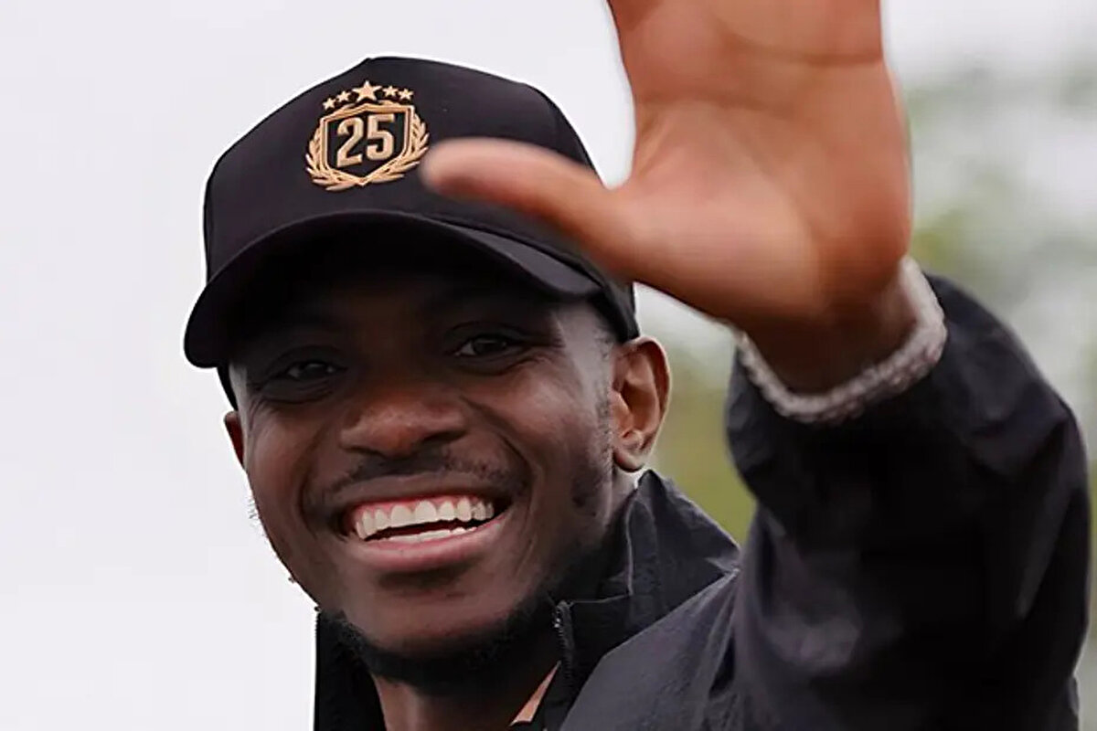 Fransız spor gazetesi L'equipe ise, Al Hilal'in de Osimhen'i ikna etmek için tekrar görüşeceğini yazdı.<br>