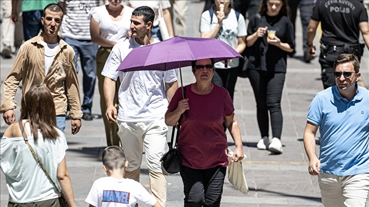 Güneydoğu Anadolu Bölgesi<br><br>Bölge genelinde az bulutlu ve açık hava etkili olacak.<br><br>Diyarbakır: 38°C<br><br>Gaziantep: 38°C<br><br>Mardin: 35°C<br><br>Siirt: 37°C