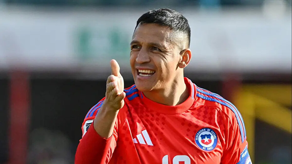 Transfer dönemini Jhon Duran'la açan Fenerbahçe'de Alexis Sanchez sürprizi yaşanıyor. La Gazzetta dello Sport, sarı-lacivertlilerin Şilili yıldızın peşinde olduğunu yazdı.<br>