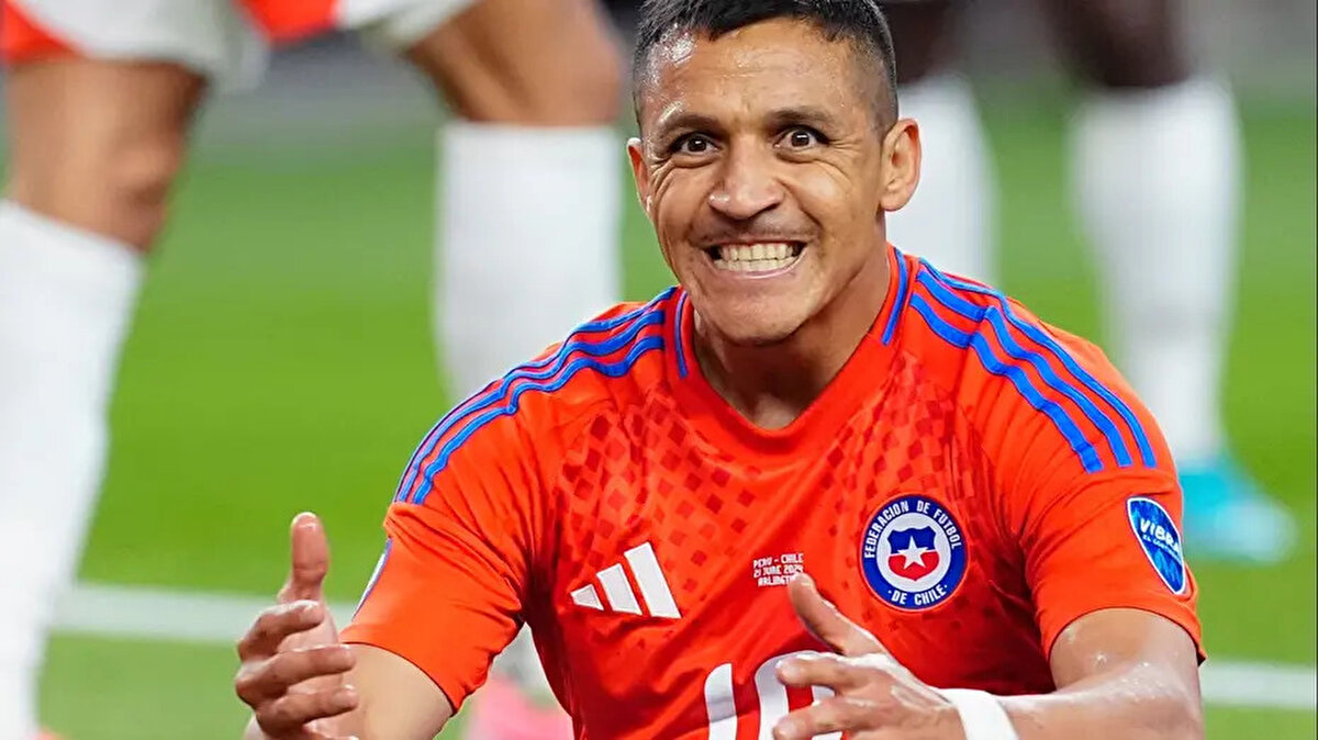 Fenerbahçe'nin 36 yaşında olan ve Udinese ile 1 yıl daha sözleşmesi bulunan Alexis Sanchez'e 1+1 yıllık teklif sunduğu iddia edildi.<br>