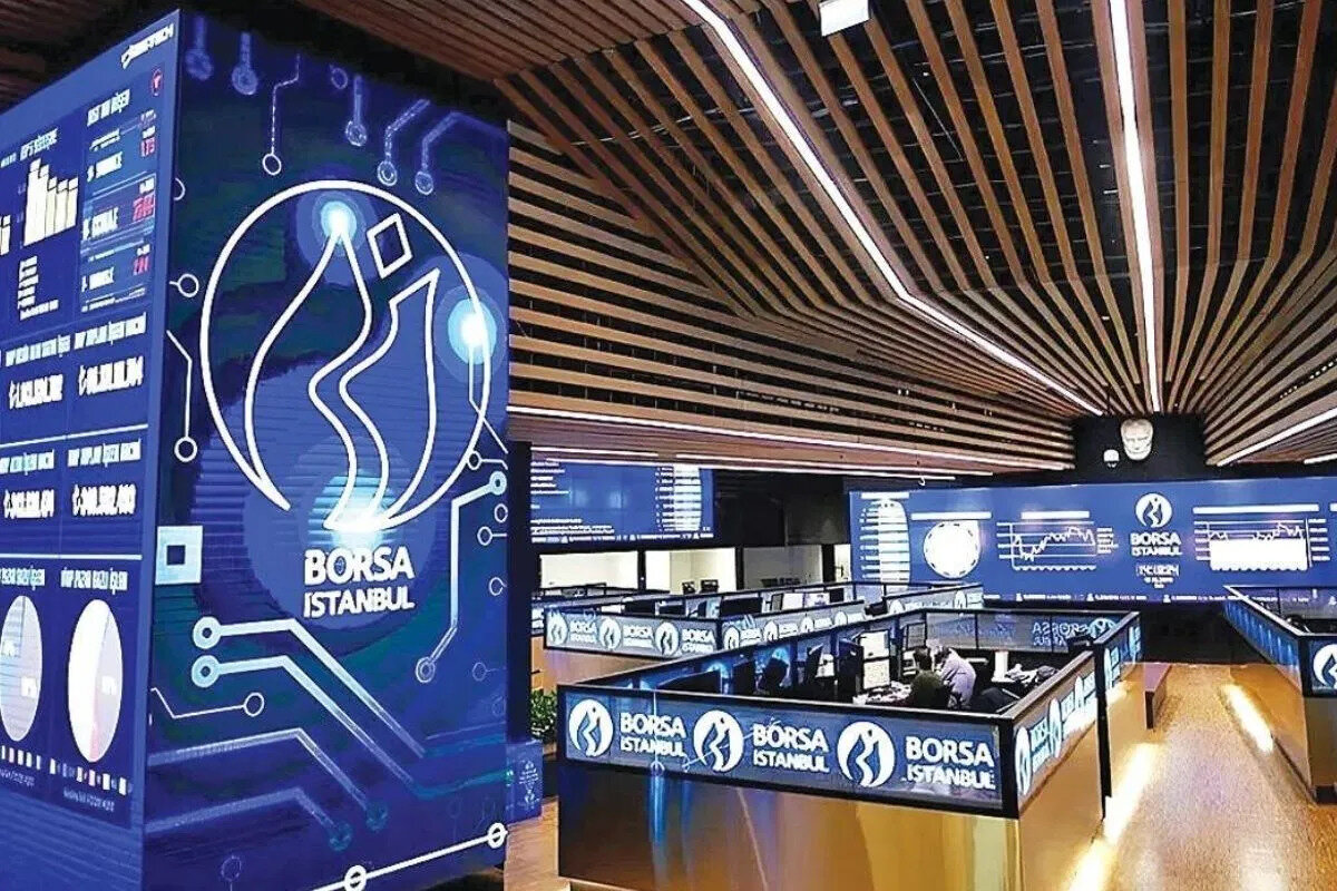 Borsa yatırımcıları, haftanın geri kalanında hem yurt içi ekonomik veriler hem de küresel gelişmeleri dikkatle takip edecek. Özellikle 10.000 puan seviyesinin altına düşülmesi durumunda satış baskısının artabileceği ifade ediliyor.