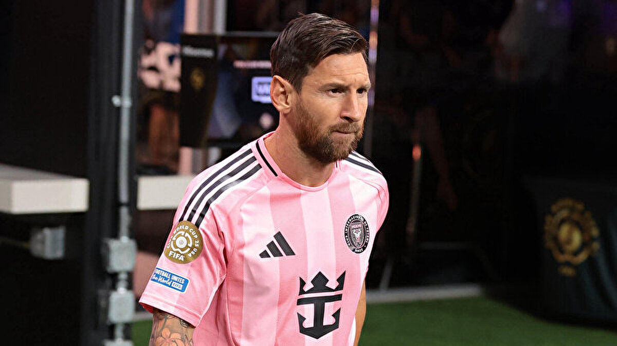 MLS'te mücadele eden Inter Miami forması giyen Lionel Messi, yaz döneminde sürpriz bir transfere imza atabilir.<br>