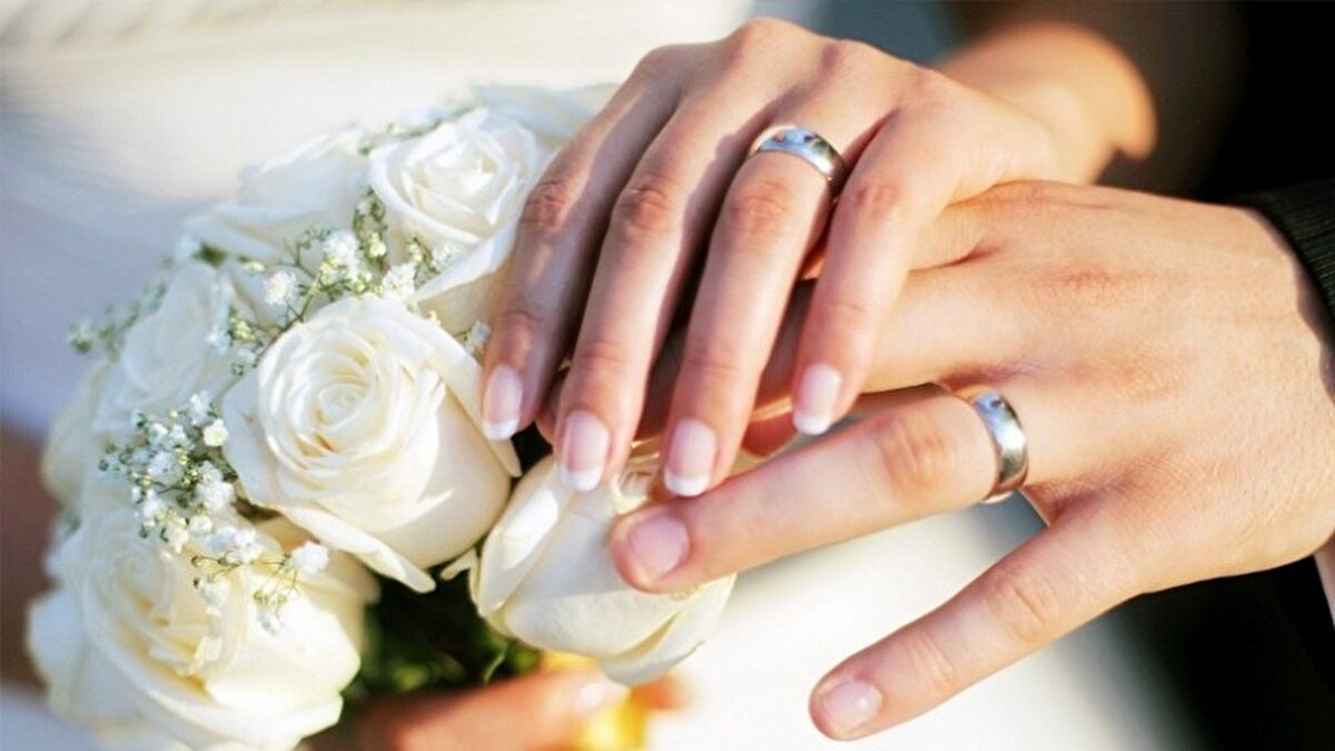 Kamu tesisleri çiftlerin hizmetine sunulacak<br><br>Bakanlık, düğün yapacak çiftlerin kamuya ait sosyal tesislerden daha kolay yararlanabilmesi için gerekli düzenlemelerin yapılması gerektiğini belirtti. Özellikle yaz döneminde yoğunlaşan düğün etkinliklerinde sosyal tesislerin tahsis süreçlerinin hızlandırılması ve bürokratik engellerin azaltılması amaçlanıyor.