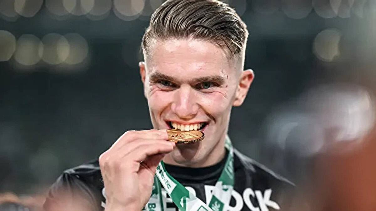 İkinci sezonunu tamamladığı Sporting'de bu sezon 52 maçta görev yapan yıldız forvet 54 gol atıp 12 asist yaptı ve 66 gole doğrudan katkı verdi.<br>