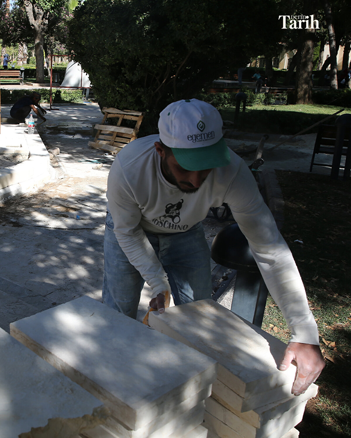 Şanlıurfa Valisi Hasan Şıldak, kentin simgesi Balıklıgöl'ü tarihi dokusuna uygun restore edeceklerini söyledi.