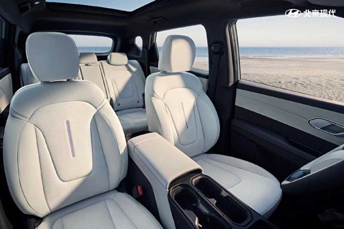 CLTC standartlarına göre 700 km’ye kadar menzil sunan Elexio, FinDreams tarafından üretilen lityum-demir-fosfat (LFP) batarya ile donatıldı. Nisan ayında Şanghay Otomobil Fuarı’nda ilk kez sergilenen model, 8 Mayıs’taki küresel lansmanla birlikte Hyundai’nin elektrifikasyon vizyonunun önemli bir parçası olarak tanıtıldı.