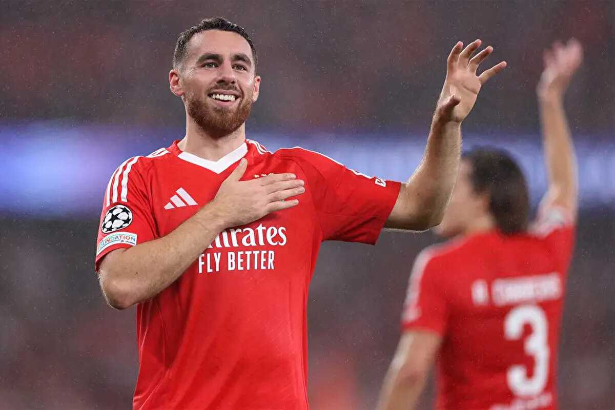 Benfica Teknik Direktörü Bruno Lage ile FIFA Kulüpler Dünya Kupası'nda yaşadığı sorunun ardından takımdan ayrılmak isteyen Orkun Kökçü'nün transferi için Beşiktaş Başkanı Serdal Adalı Portekiz'e gitti.<br>