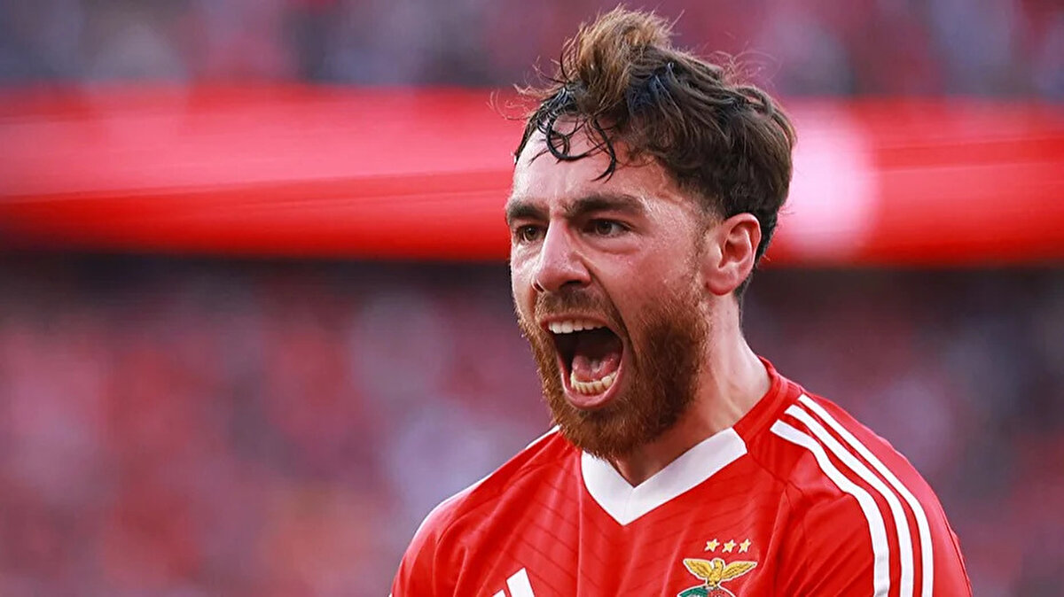 Orkun Kökçü'nün ilk tercihinin Beşiktaş'tan yana olduğu ifade edildi. Benfica'ya 2023'te Feyenoord'dan imza atan Orkun Kökçü, geride kalan sezonda Portekiz ekibinde 55 maça çıkarken 12 gol ve 11 asist kaydetti.<br>