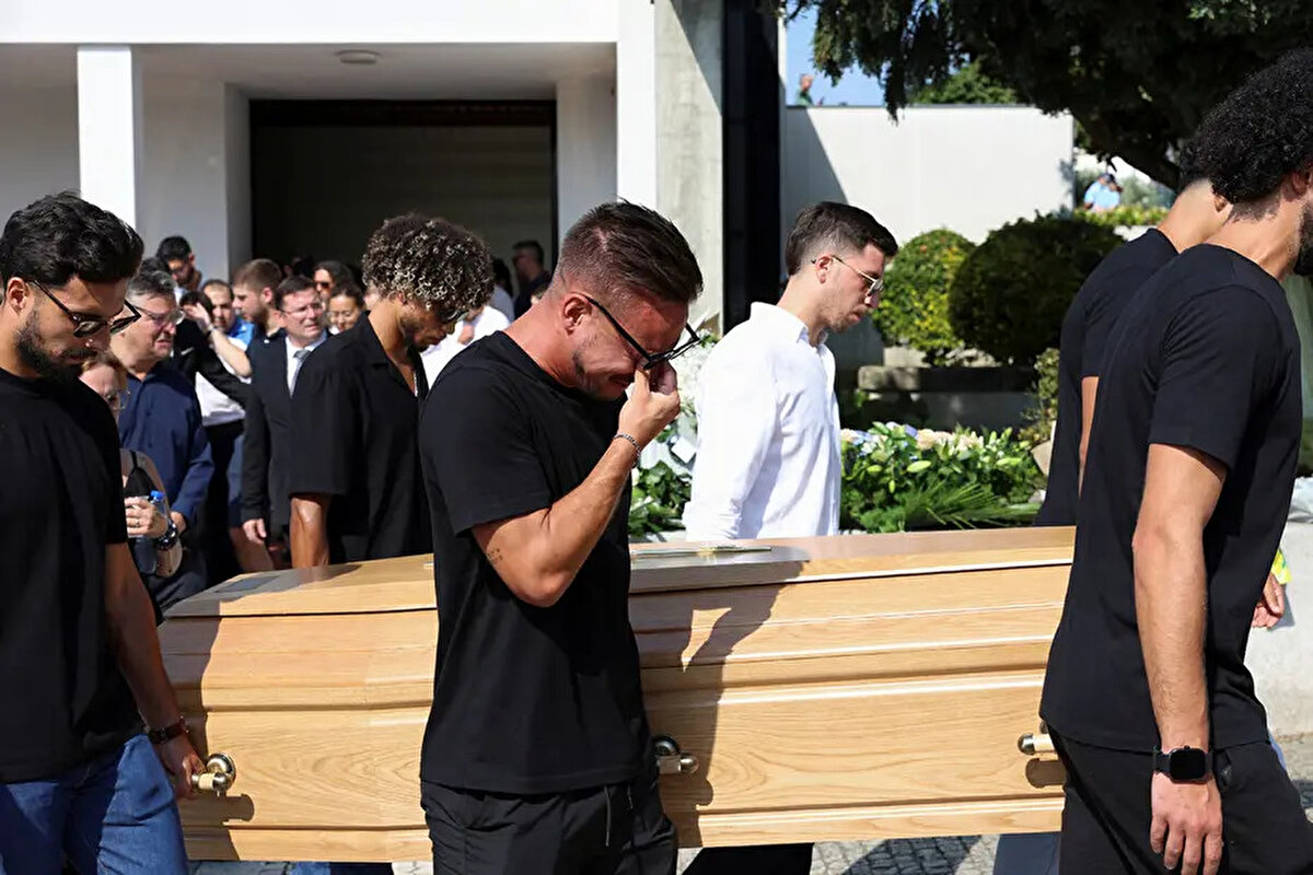 Daily Mail'in haberine göre; sadece yeşil sahalardaki başarısıyla değil, finansal zekası ve ailesine olan bağlılığıyla da dikkat çeken Portekizli milli futbolcunun mirası 40 milyon euroyu aşabilir.<br>