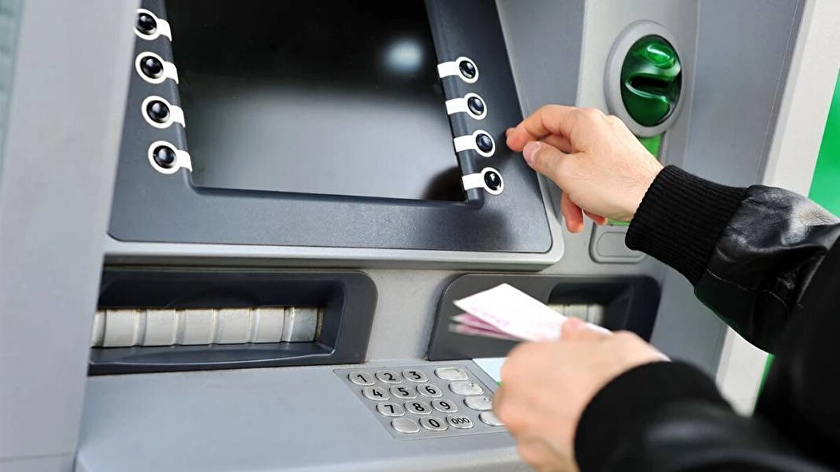 <br><br>Banka ATM'lerinden limitler üzerinde para çekilmesi halinde bankaya komisyon ödenmesi gerekiyor.<br>