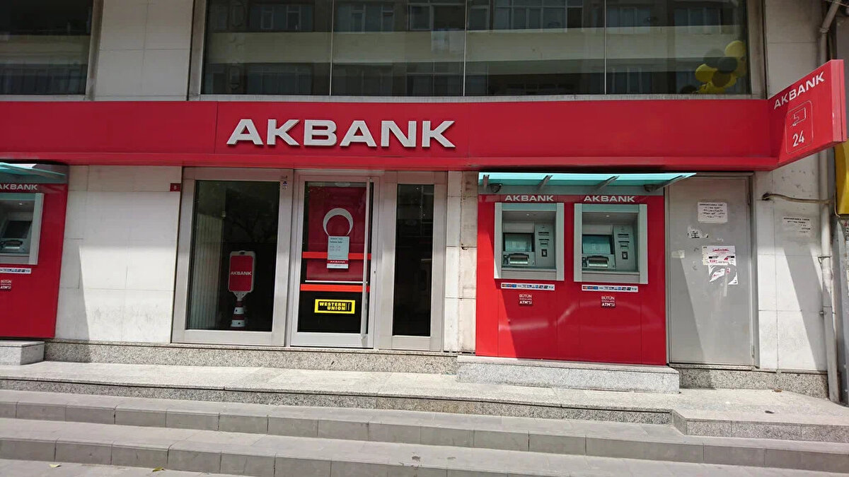 <br><br>İŞTE BANKALARA GÖRE PARA ÇEKME LİMİTLERİ<br><br> <br><br>Akbank 7000 TL<br><br>Alternatifbank 20000 TL<br><br>Anadolubank 10000 TL<br><br>Burganbank 20000 TL<br><br>Denizbank 10000 TL<br>