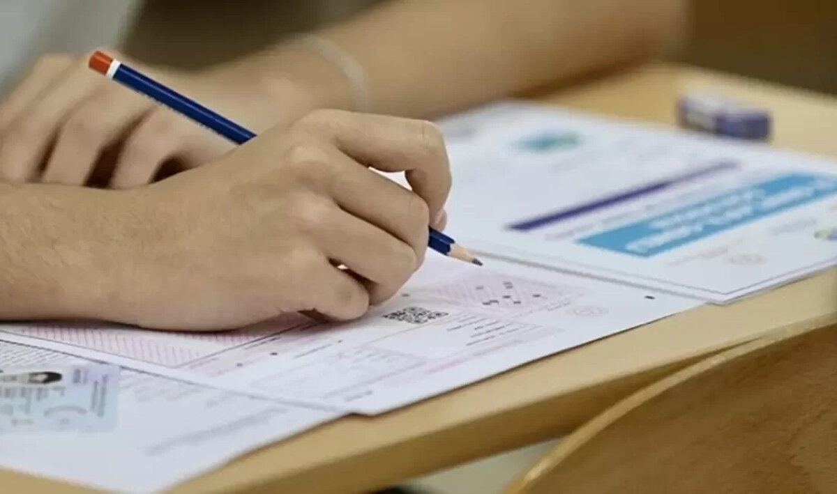 2025 LGS’de kaç tercih yapılabilecek?<br><br>2025 LGS tercih süreci, üç farklı kategoride yapılacak tercihlerden oluşuyor: yerel yerleştirme, merkezi sınav puanıyla yerleştirme ve pansiyonlu okul tercihleri.<br><br>Yerel yerleştirme tercihlerinde öğrenciler en fazla 5 okul tercihinde bulunabilecek. Bu 5 tercihin ilk 3’ünün öğrencinin kayıtlı olduğu bölgeden yapılması zorunlu olacak. Ayrıca aynı okul türünden (örneğin sadece Anadolu lisesi ya da yalnızca imam hatip lisesi) en fazla 3 tercih yapılabilecek.