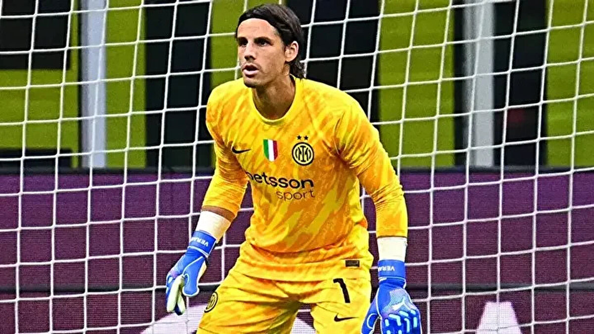 Transfermarkt’a göre piyasa değeri 4 milyon euro olan Yann Sommer, 2024-25 sezonunda Inter’de 53 maçta kalesinde 55 gol gördü, ancak istikrarlı performansıyla Serie A’nın en iyi kalecilerinden biri olarak öne çıktı.<br>