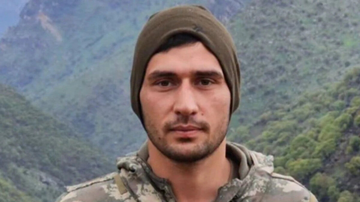 Piyade Sözleşmeli Er ÖZKAN ÖZKANLI<br><br>AKSARAY Ortaköy Hükümet Konağı Meydanı - Öğle Namazı