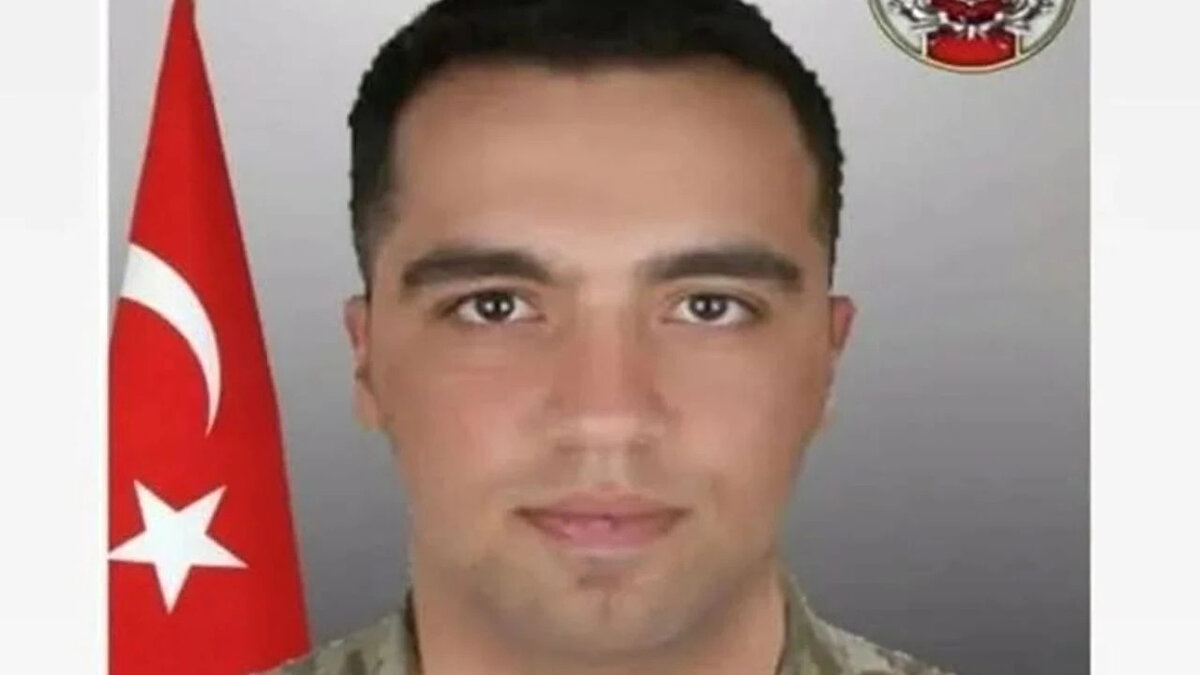 Piyade Sözleşmeli Er AHMET GÜLTEKİN<br><br>İSTANBUL Ataköy 5. Kısım Camii - Öğle Namazı