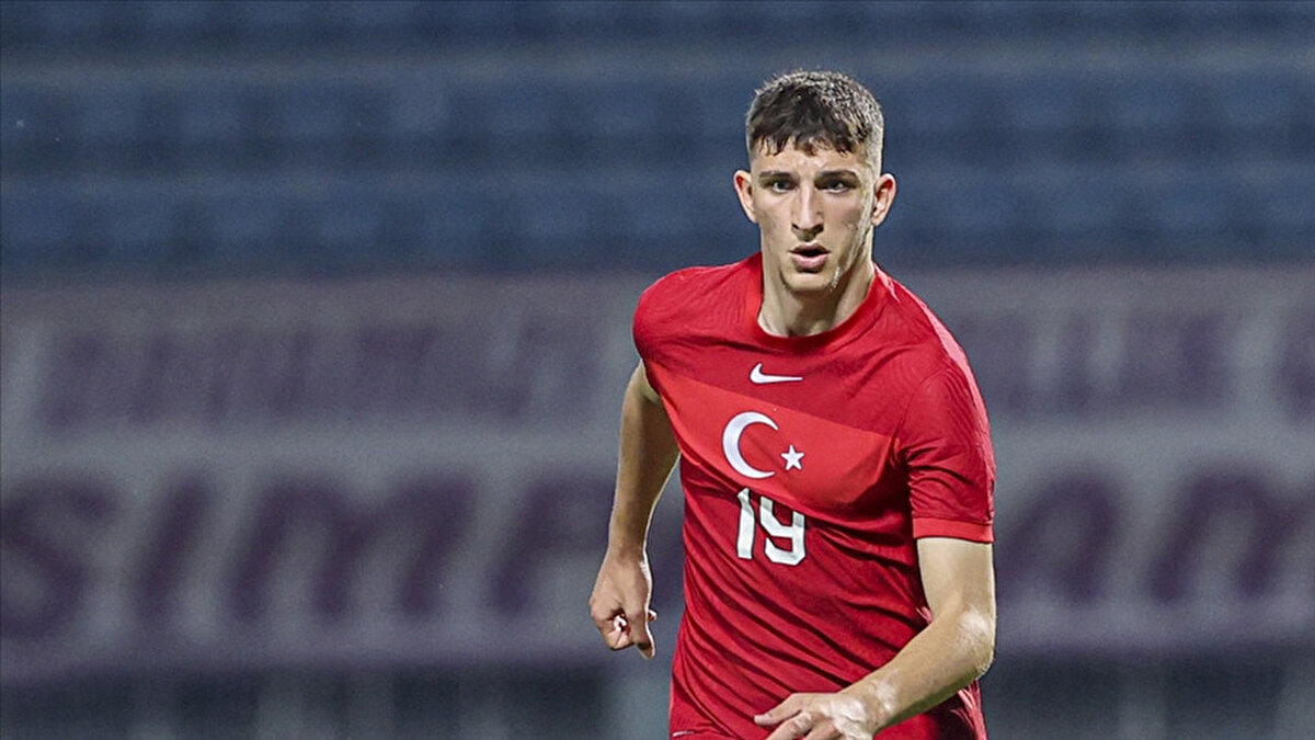 Ajax ile 2027'ye kadar sözleşmesi olan Ahmetcan'ın, bir sonraki transferinin bonservis gelirinde Trabzonspor'un yüzde 15 payı bulunuyor.<br>