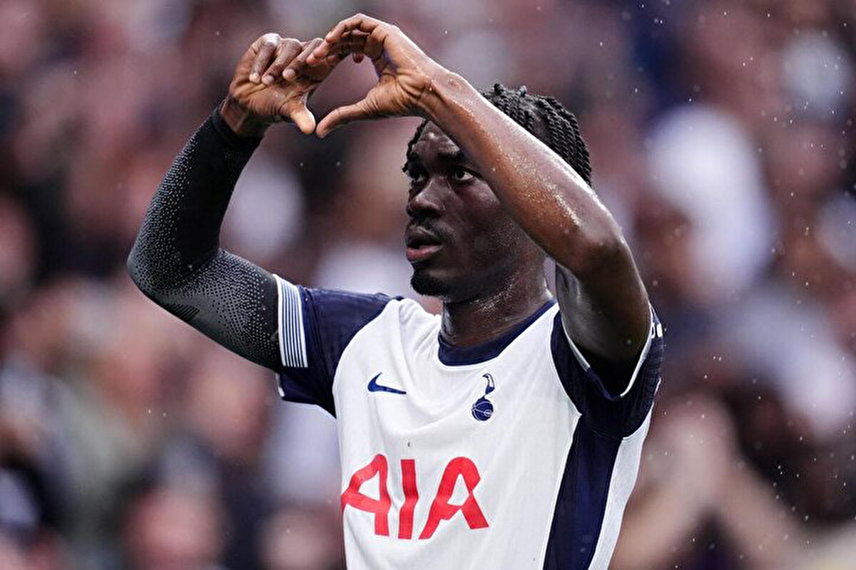 Orta saha bölgesine takviye yapmak isteyen Fenerbahçe, Premier Lig devi Tottenham'da forma giyen Yves Bissouma'yı gündemine aldı.<br>