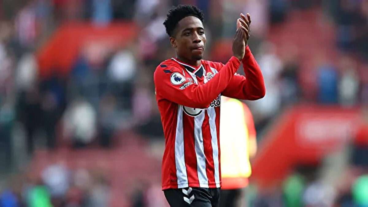 Beşiktaş ve Everton'ın da transfer etmek istediği 28 yaşındaki İngiliz oyuncunun kısa süre içerisinde bir karar vermesi bekleniyor.<br>