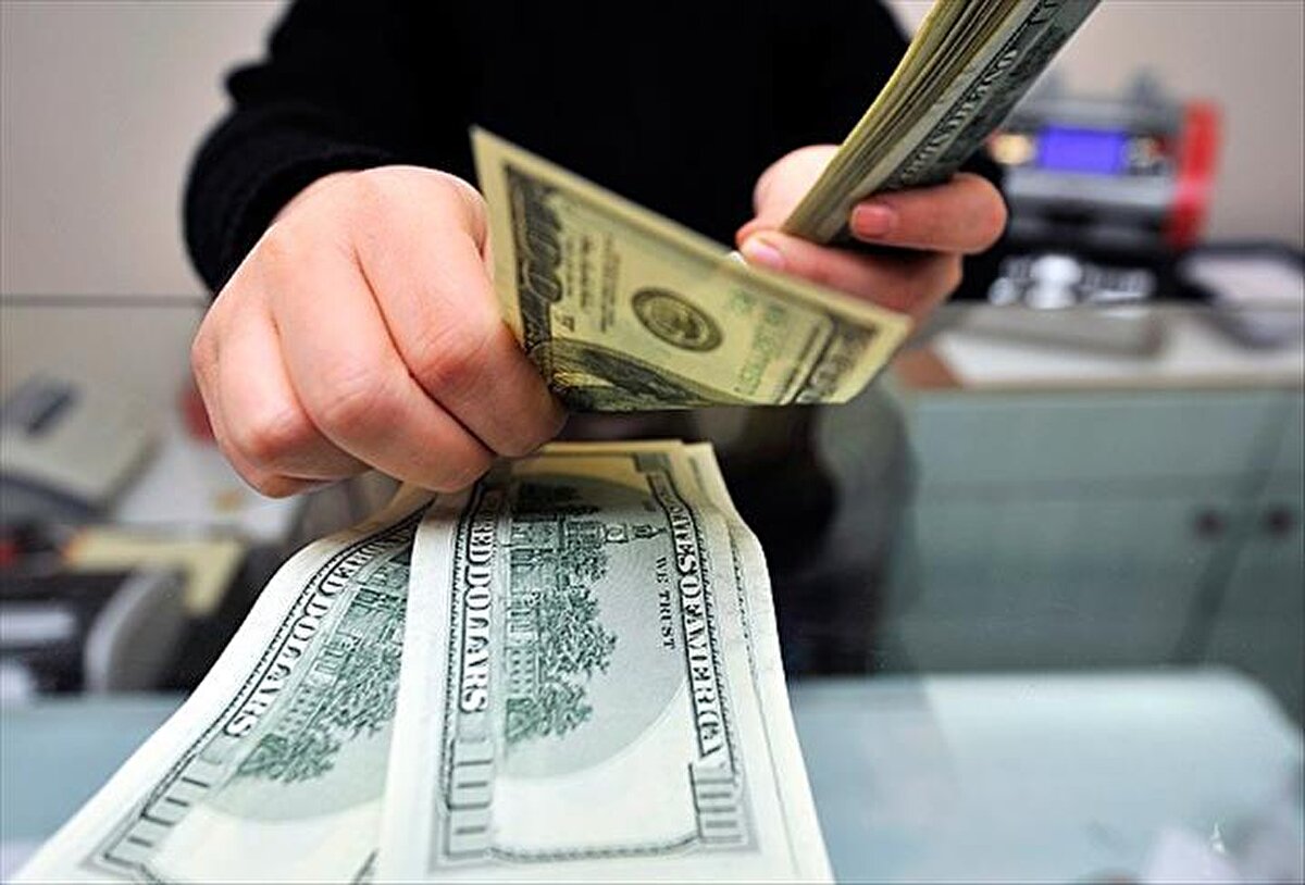 Euro fiyatları bugün ne durumda?<br><br>Euro cephesinde ise alış fiyatı 46,9544 TL, satış fiyatı 47,0432 TL olarak belirlendi. Euro, önceki güne göre %0,32 oranında yükseldi. Dün 46,7499 TL ile gün içi en düşük seviyesini gören euro, 47,1418 TL ile en yüksek seviyesini test etmiş ve günü 46,8413 TL'den kapatmıştı.