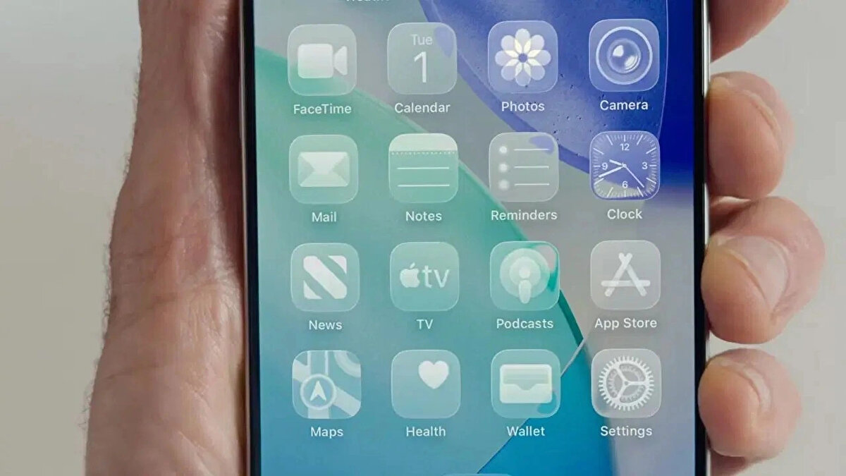 Final sürüme kadar her şey değişebilir<br><br>Unutulmaması gereken nokta şu: iOS 26 henüz beta sürecinde. Eylül ayında beklenen kararlı sürüme kadar Apple, kullanıcı geri bildirimlerini toplamaya ve arayüzü dengelemeye devam edecek. Liquid Glass tasarımının nihai hali bu süreçte şekillenecek.