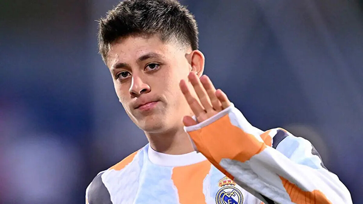 İspanyol basını, Alonso'nun hızlı ve akıllıca hareket ettiğini ifade ederken, Jude Bellingham ile Arda Güler'in mesajı henüz sezon başlamadan aldığı belirtildi.<br>