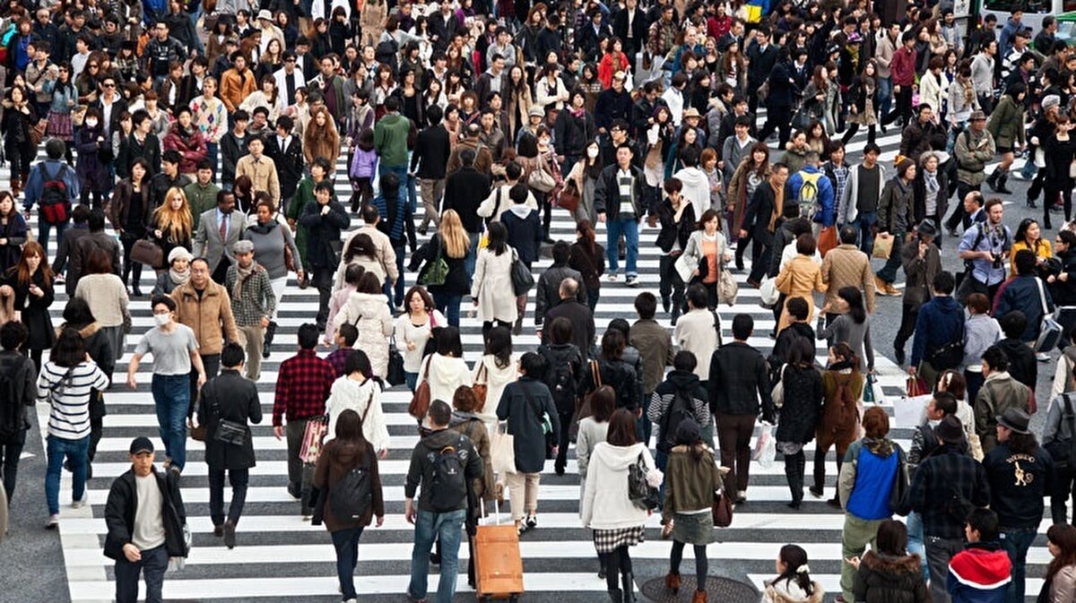 3. ABD<br><br>Hindistan'ın 1, Çin'in 2 olduğu listede 3. sırayı 345 milyon 426 bin 571 kişi ile Amerika Birleşik Devletleri aldı. Bu üç ülke dünya toplam nüfusunun yüzde 39,4'ünü oluşturdu.