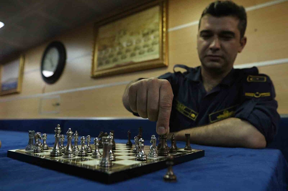 Gemide aynı zamanda spor salonu da bulunuyor.<br>Türk Deniz Kuvvetleri’nin önemli unsurlarından biri olan TCG Gelibolu (F-493), modern harp teknolojisiyle donatılmış yapısı ve çok yönlü görev kabiliyetiyle Türkiye’nin denizlerdeki caydırıcı gücünü temsil etmeye devam ediyor.