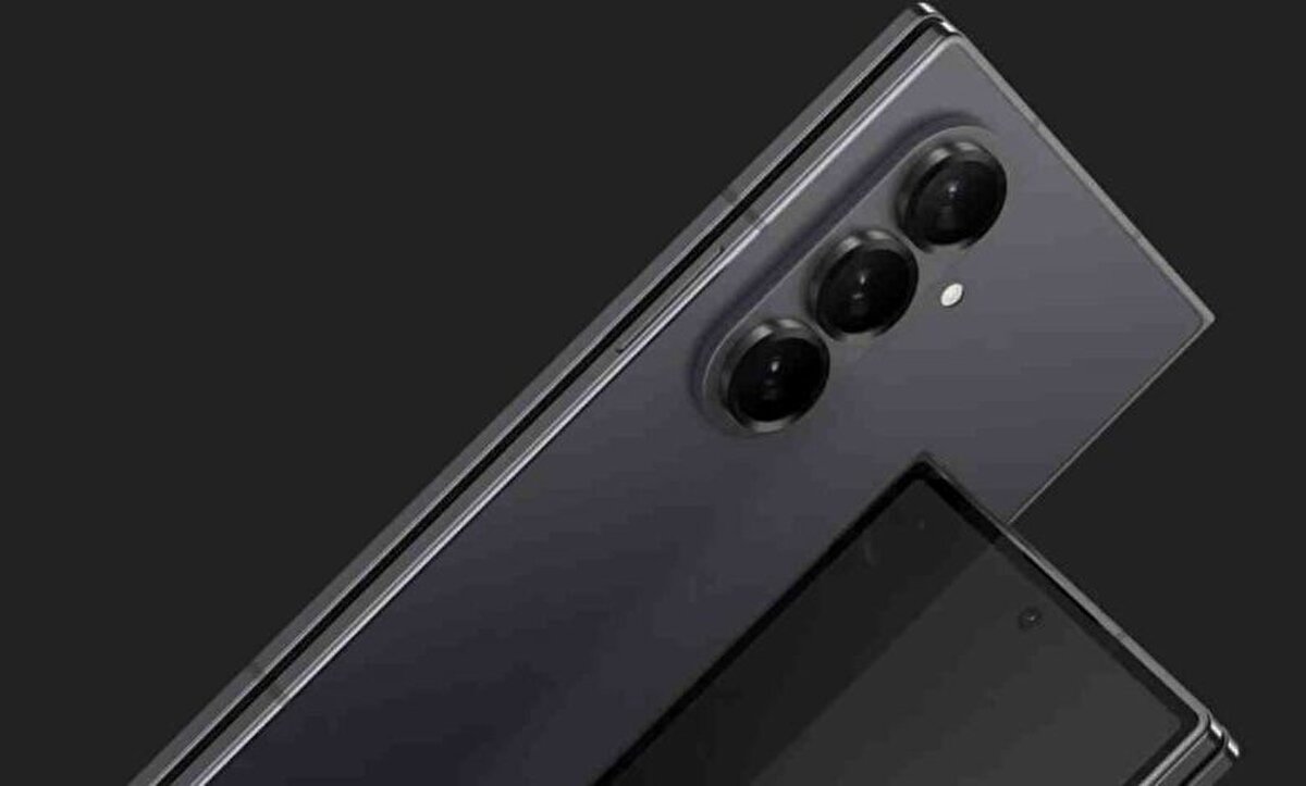 Aslında bu gelişme sürpriz değil. Şirket, Galaxy Z Fold serisinde S Pen’i cihaz içine entegre etmek yerine harici bir aksesuar olarak sunuyordu. Ancak bu çözüm, kullanıcılar arasında beklenen ilgiyi görmedi. Görünüşe göre Samsung, hem daha ince tasarımlara yönelmek hem de kullanıcı taleplerine kulak vermek adına bu kararı aldı.