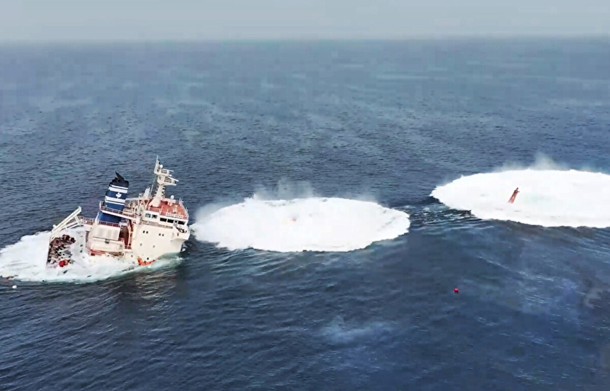 Husilerin Askeri Sözcüsü Yahya Seri, dün yaptığı açıklamada, Yemen açıklarında "Magic Seas" gemisini 2 insansız deniz aracının yanı sıra 3 insansız hava aracı ve 5 balistik füzeyle vurduklarını belirtmişti.